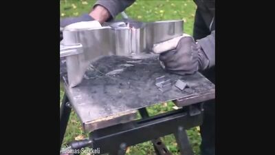 Двусторонний топор из рельсы - отличный самодел