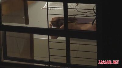 Подсмотрел за соседкой в окно